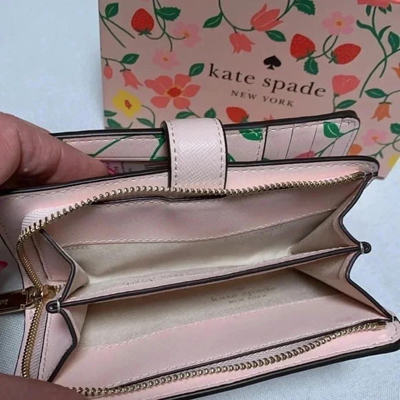KATE SPADE ♠️ Madison medium compact wallet.NWT and box. - Picture 3 of 4